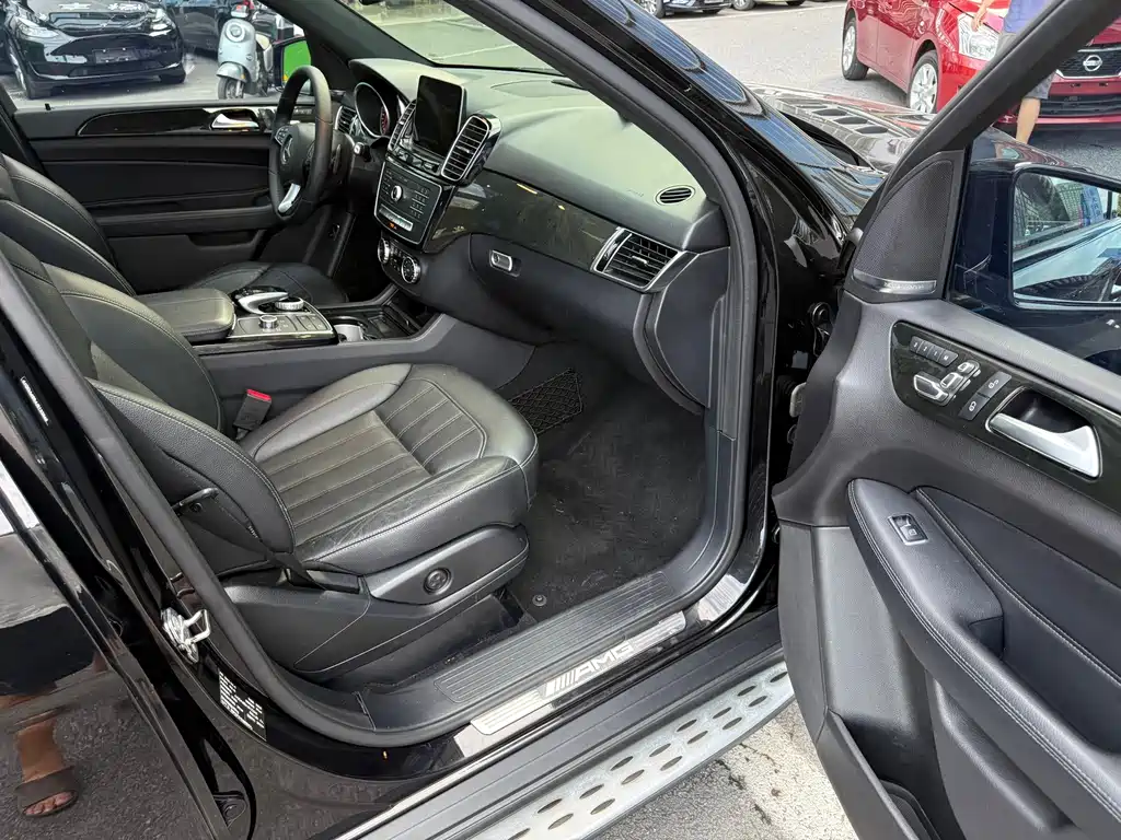 Mercedes-Benz GLE AMG 2018 — фото 16
