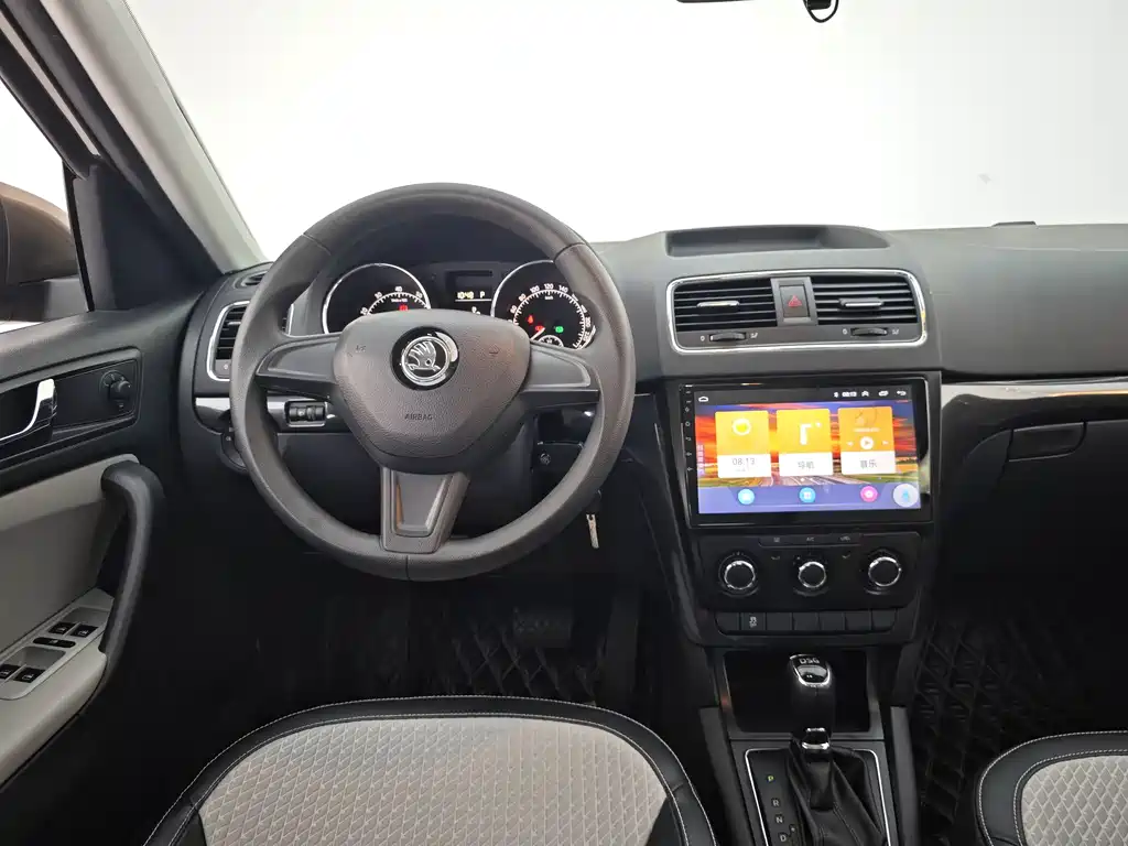 Skoda Yeti 2018 — фото 19