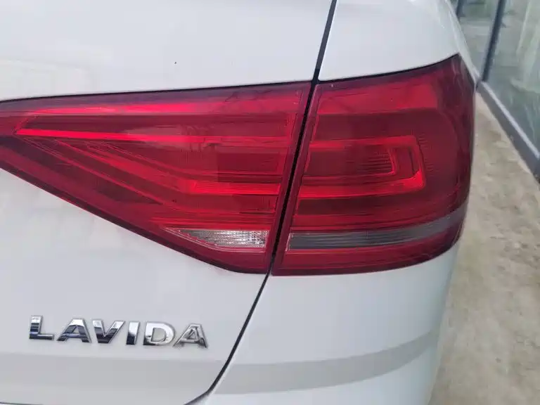 Volkswagen Lavida 2017 — фото 24
