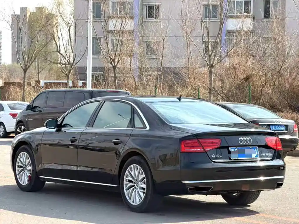 Audi A8 2014 — фото 8