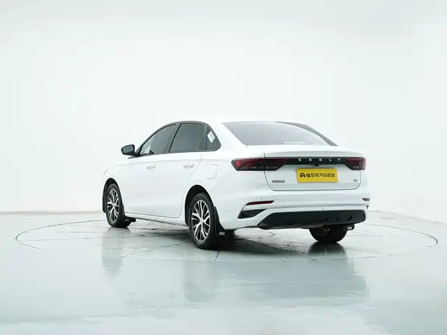 Geely Emgrand 2024