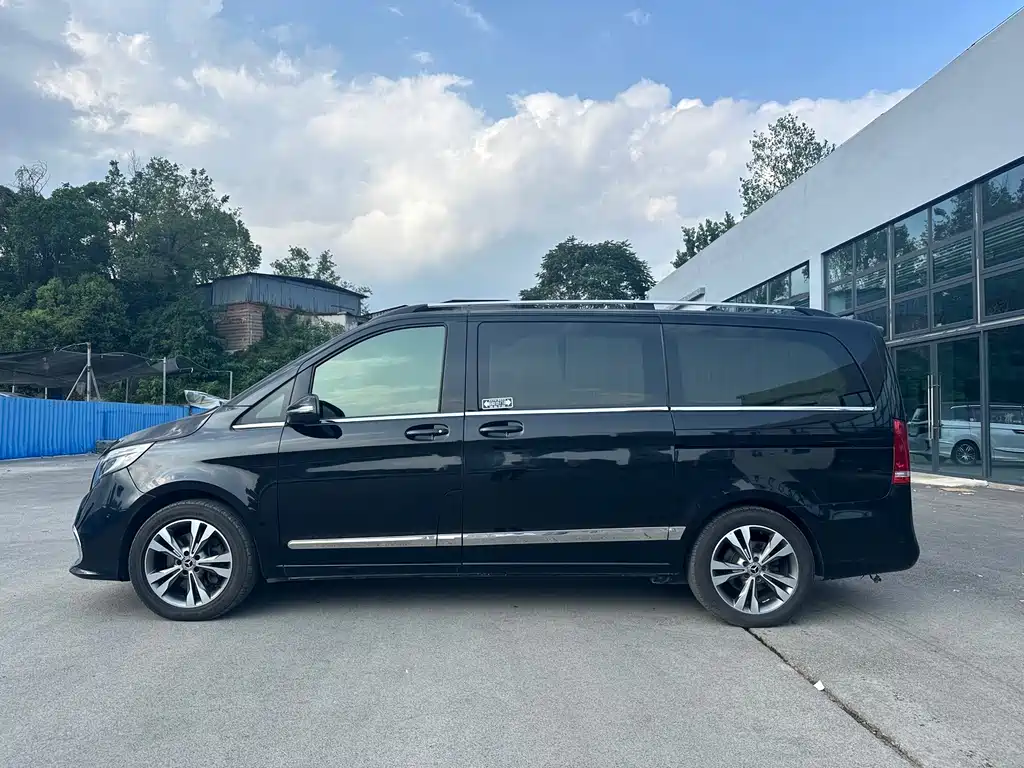 Mercedes-Benz V-Class 2020 — фото 12