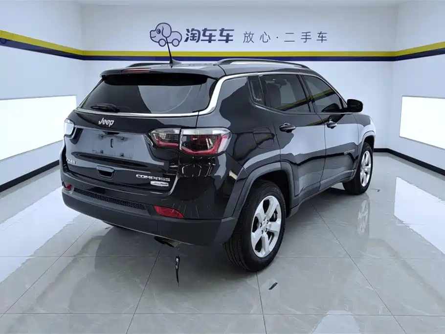 Jeep Compass 2018 — фото 3