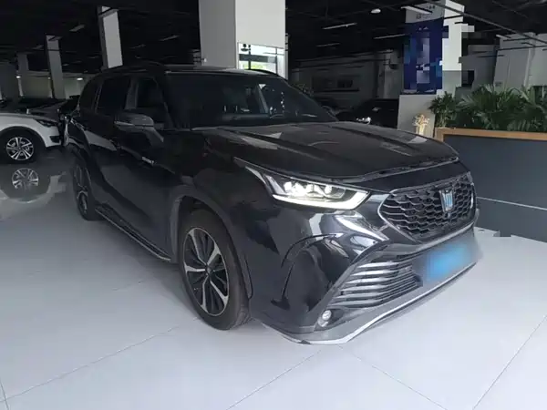 Toyota Crown Kluger 2024