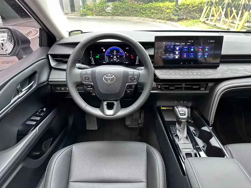 Toyota Camry 2025 — фото 9