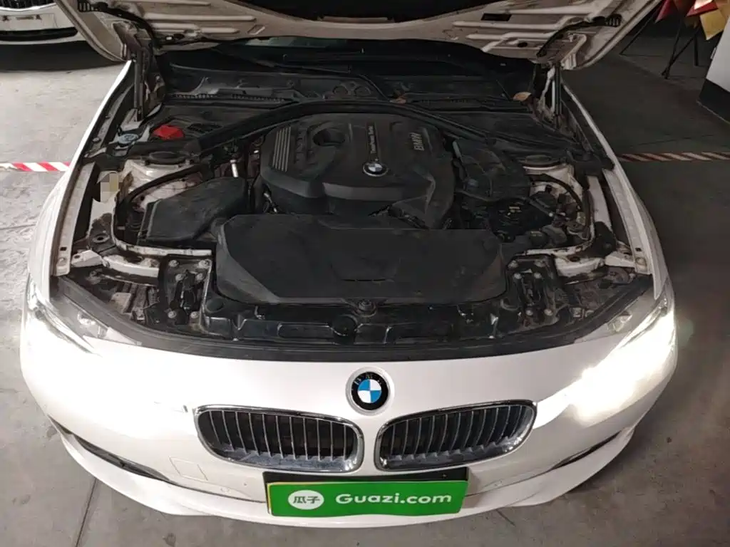 BMW 3 Series 2018 — фото 20