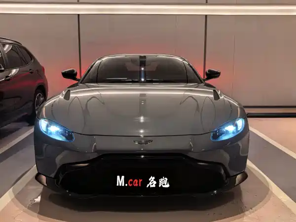 Aston Martin V8 Vantage 2021