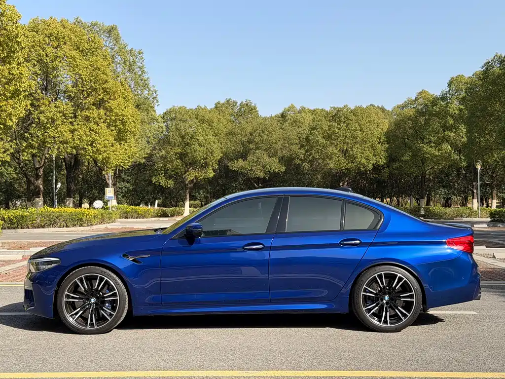 BMW M5 2018 — фото 24