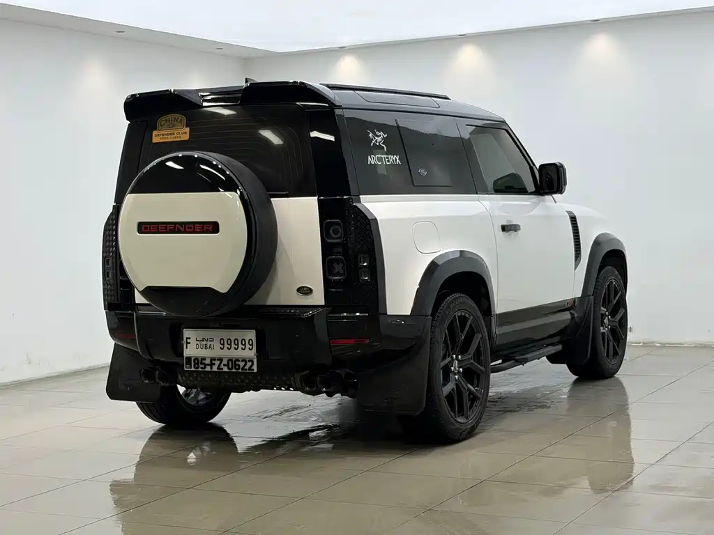 Land Rover Defender 2023 — фото 12