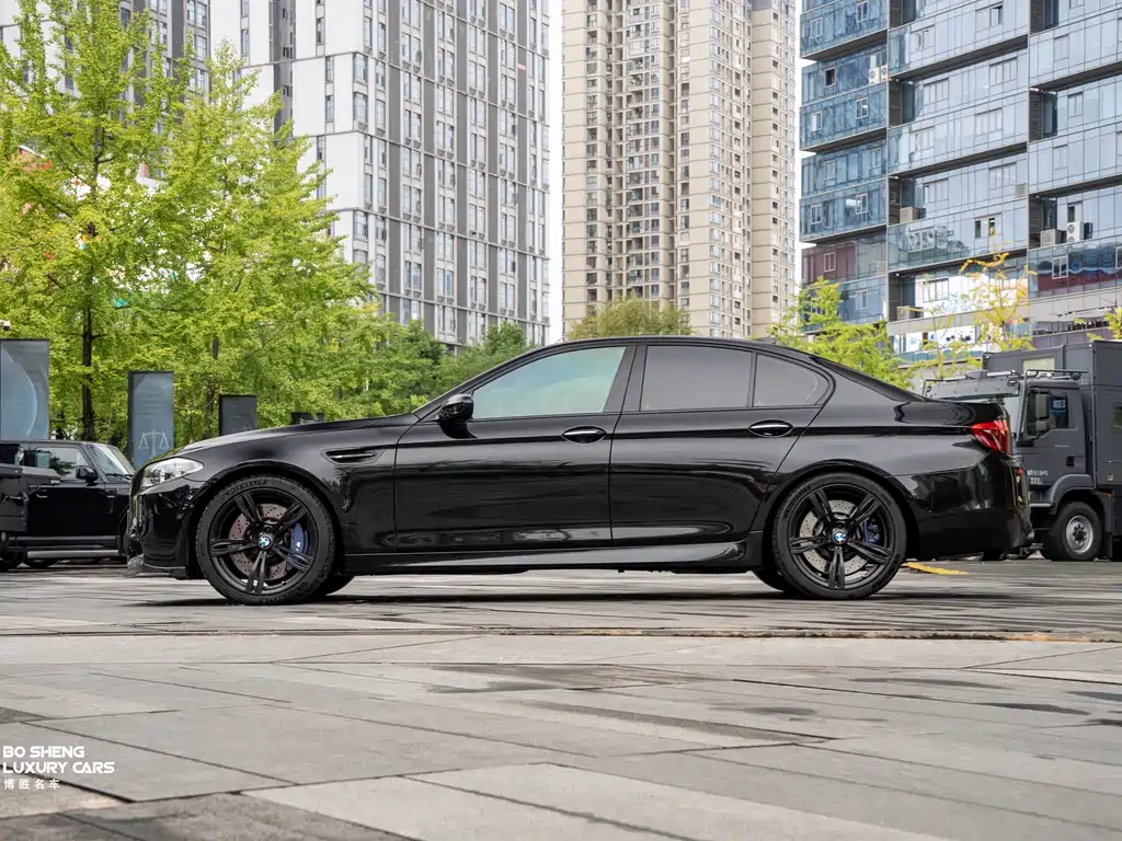 BMW M5 2017 — фото 17