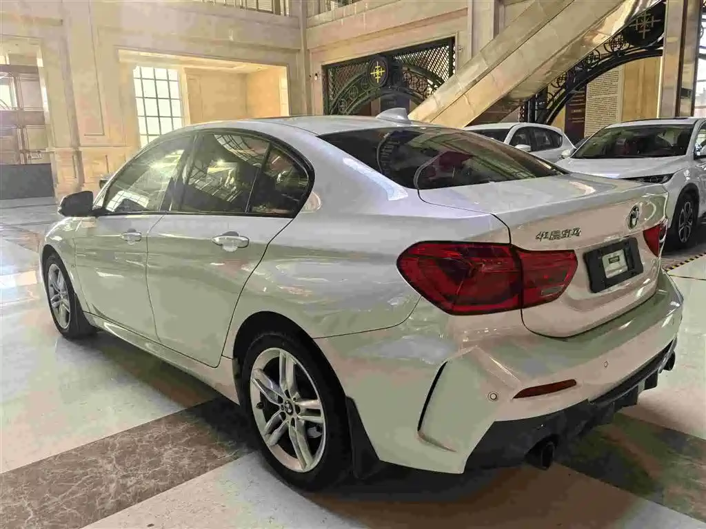 BMW 1 Series 2022 — фото 19