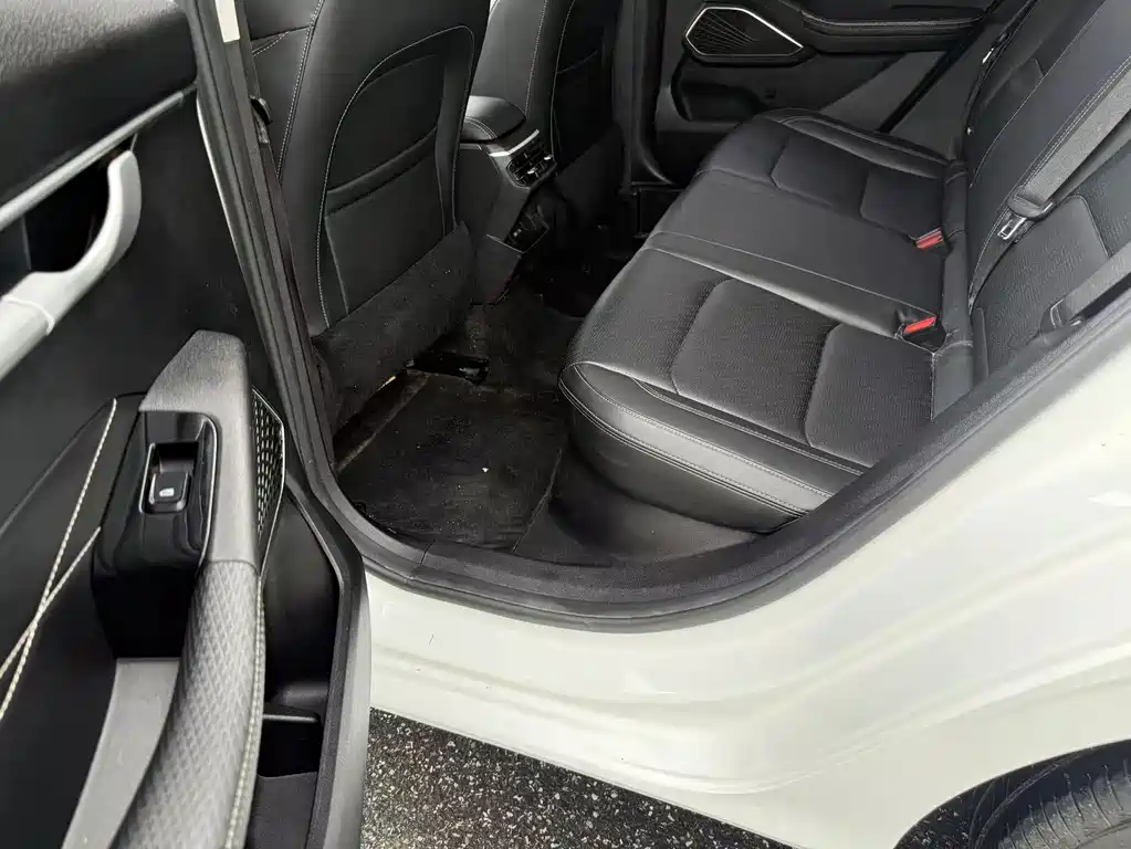 Geely Emgrand 2023