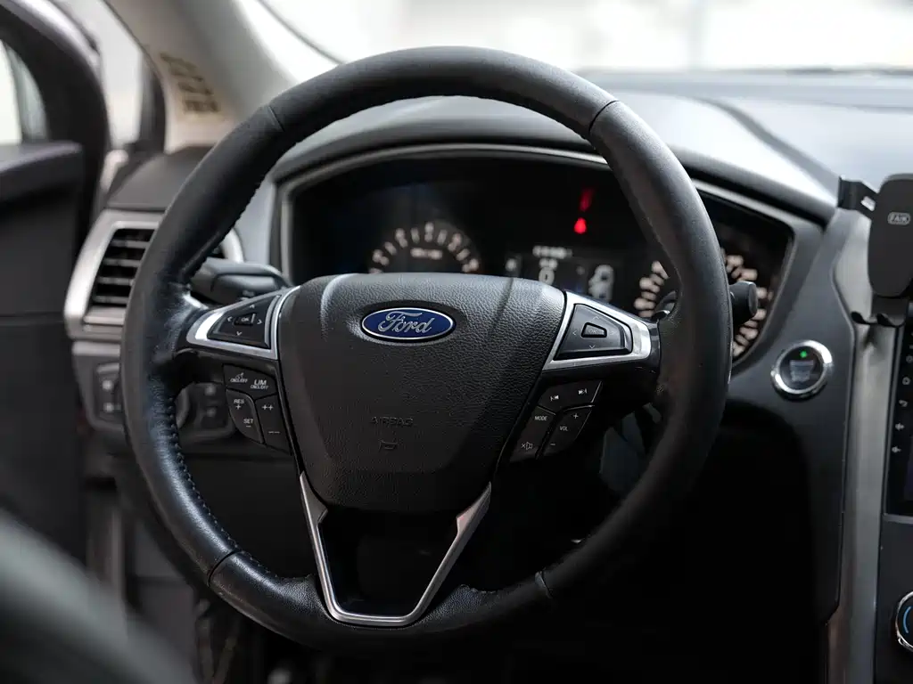 Ford Mondeo 2018 — фото 15