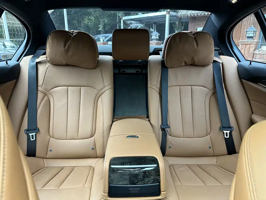BMW 5 Series 2019 — фото 25
