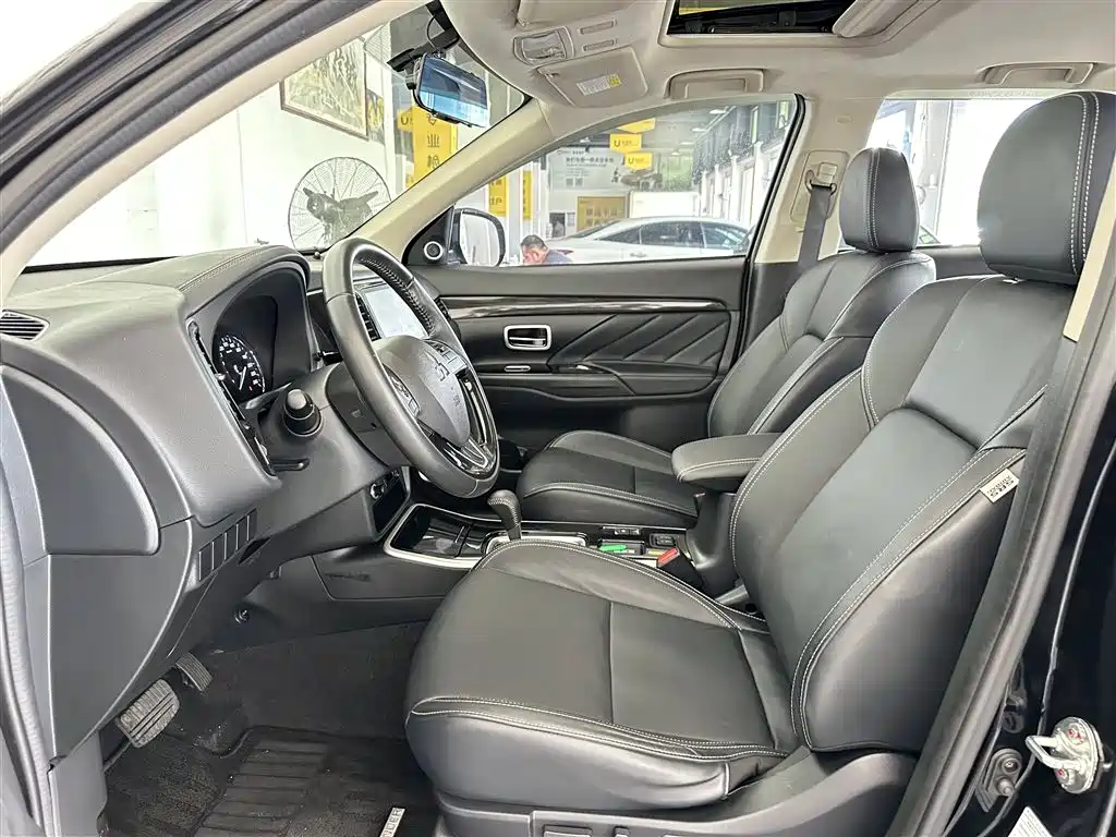 Mitsubishi Outlander 2020 — фото 4