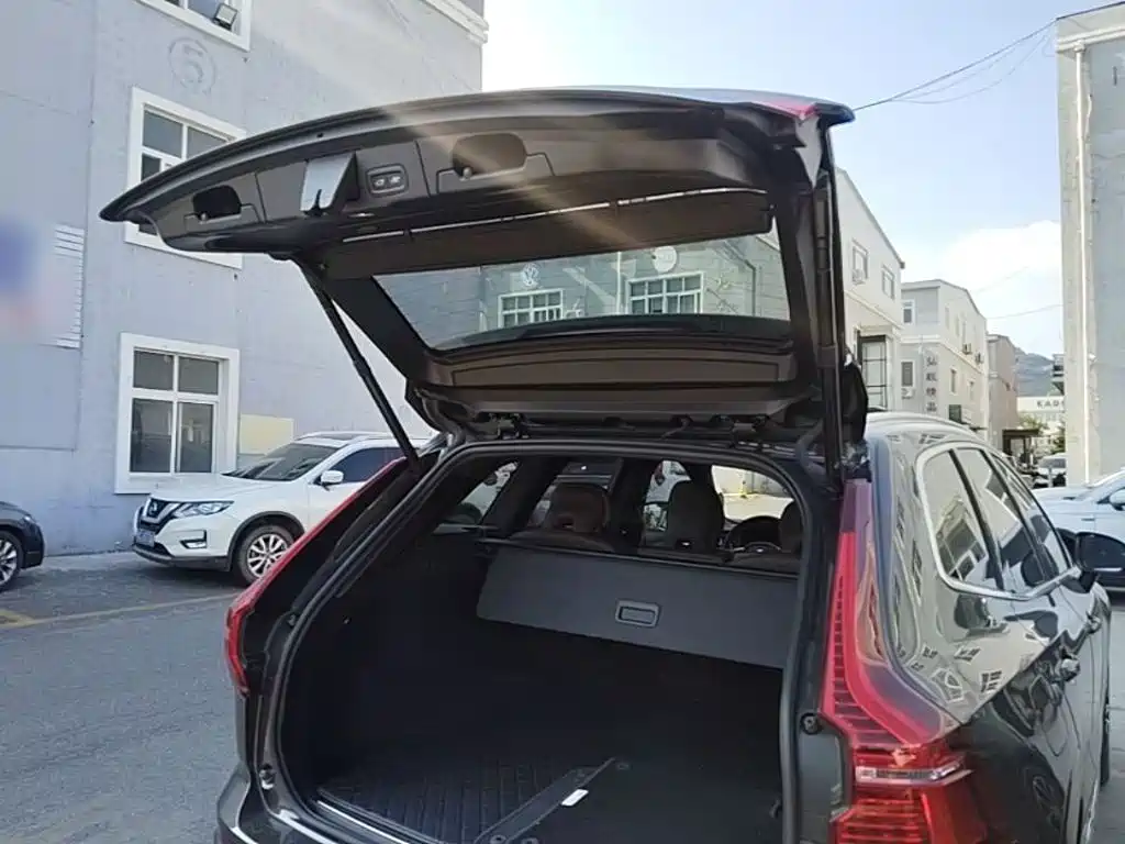 Volvo XC60 2022 — фото 19