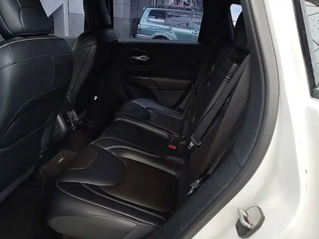 Jeep Cherokee 2016 — фото 17