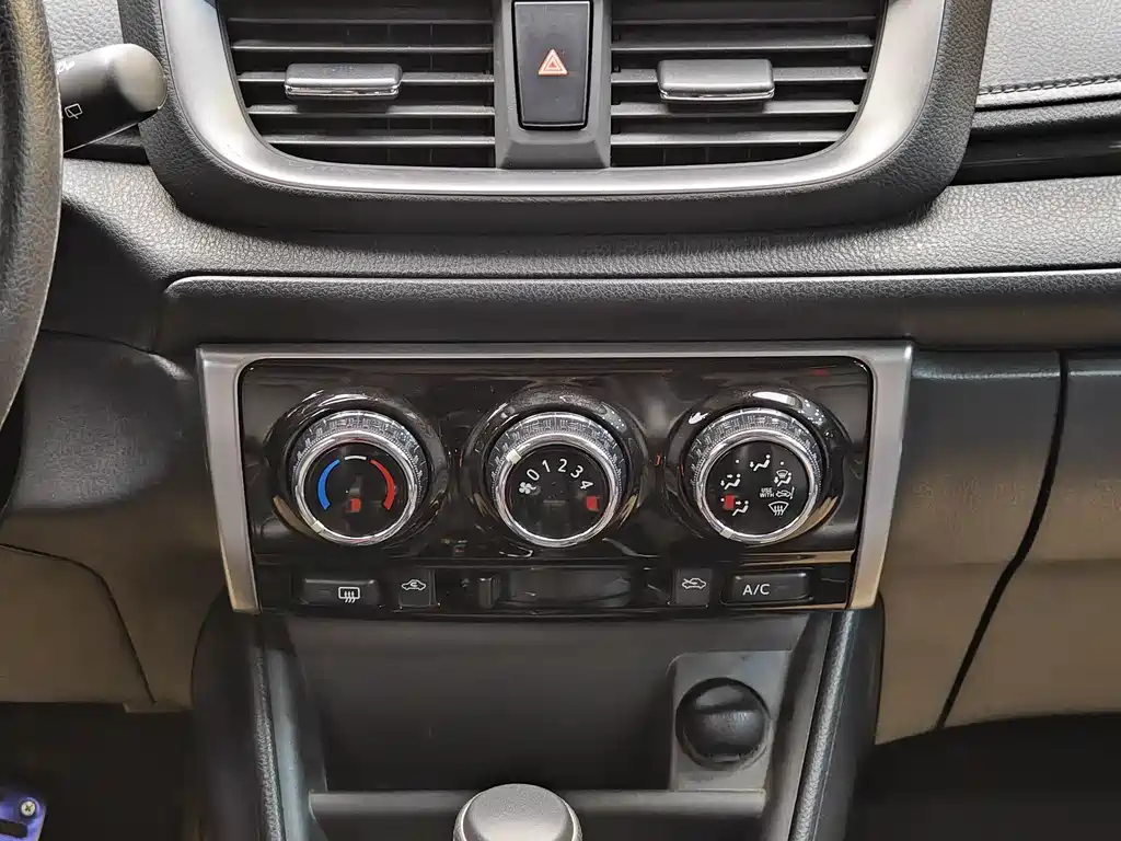 Toyota Yaris L 2020 — фото 16