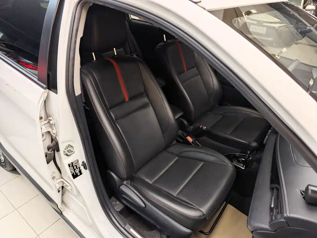 Toyota Yaris L 2020 — фото 32