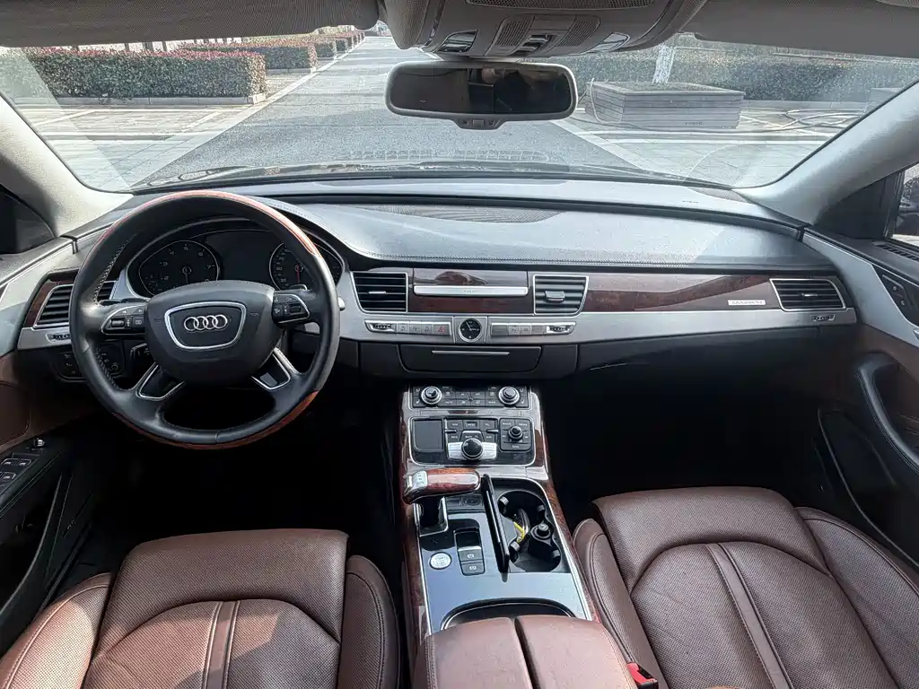 Audi A8 2017 — фото 9