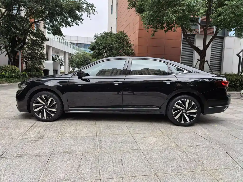 Volkswagen Passat 2022 — фото 3