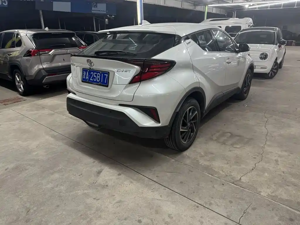 Toyota C-HR 2022 — фото 8