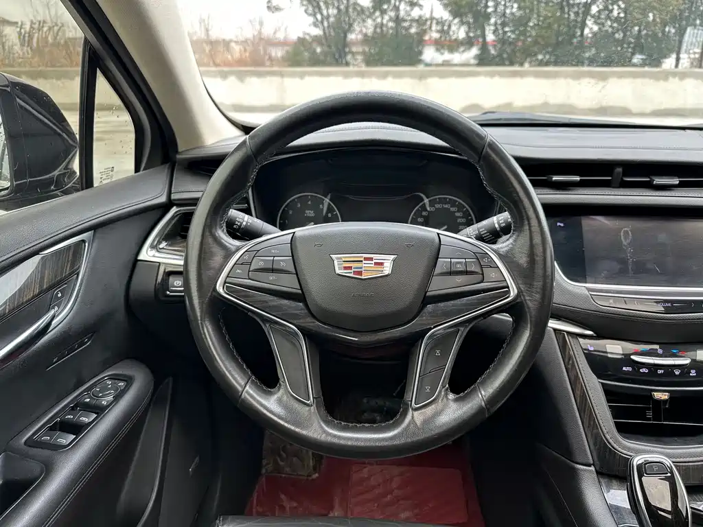 Cadillac XT5 2016 — фото 11