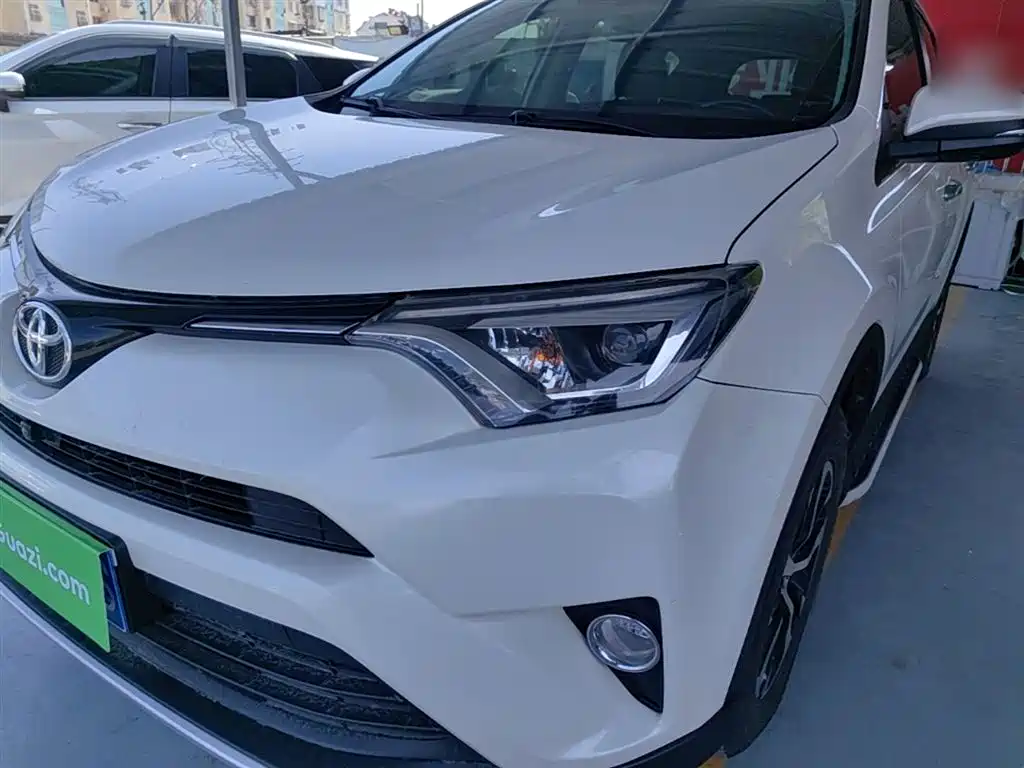 Toyota RAV4 2017 — фото 24