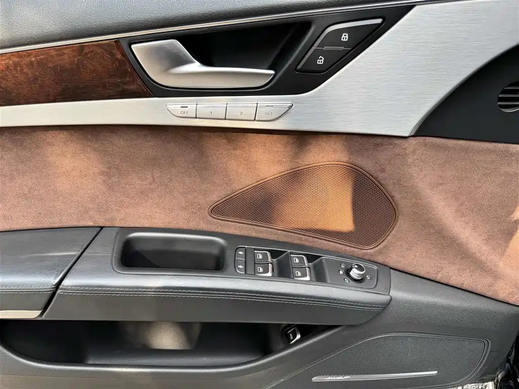 Audi A8 2014 — фото 40