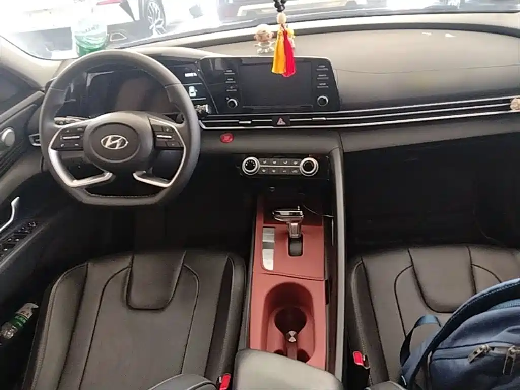 Hyundai Elantra 2022 — фото 10