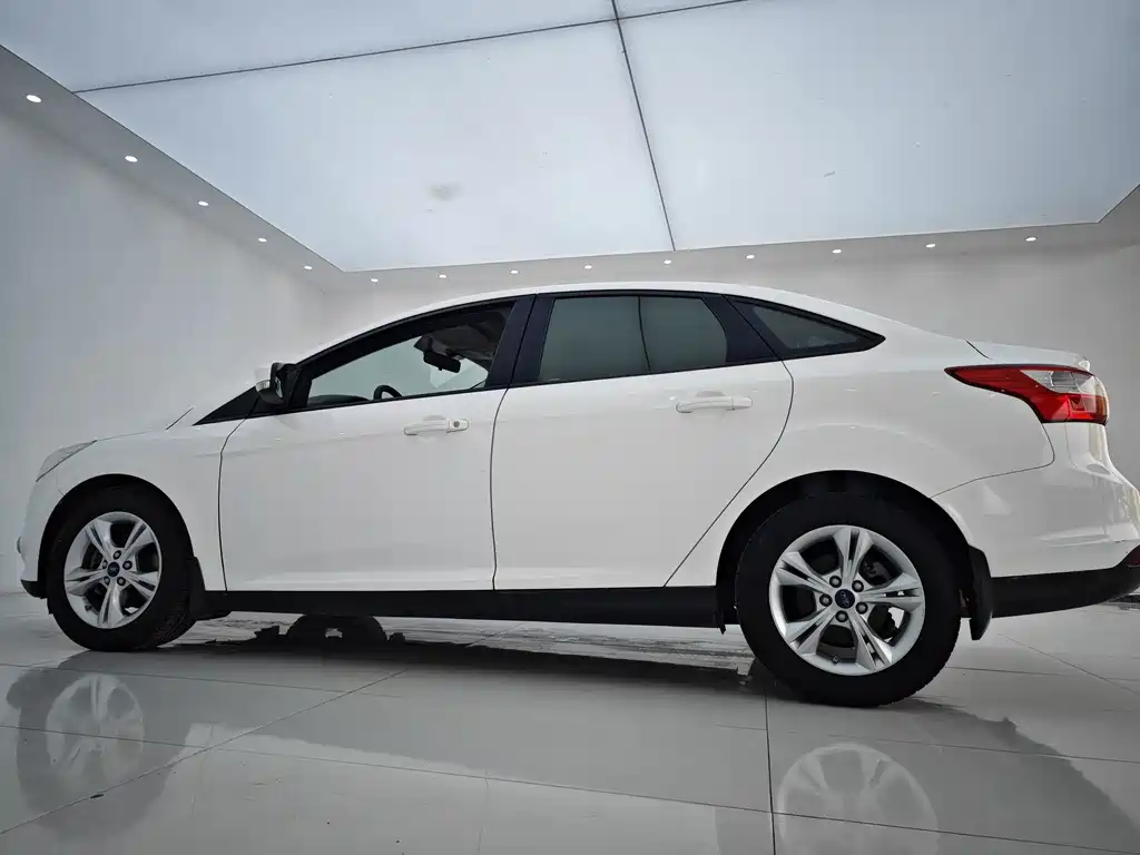 Ford Focus 2013 — фото 11