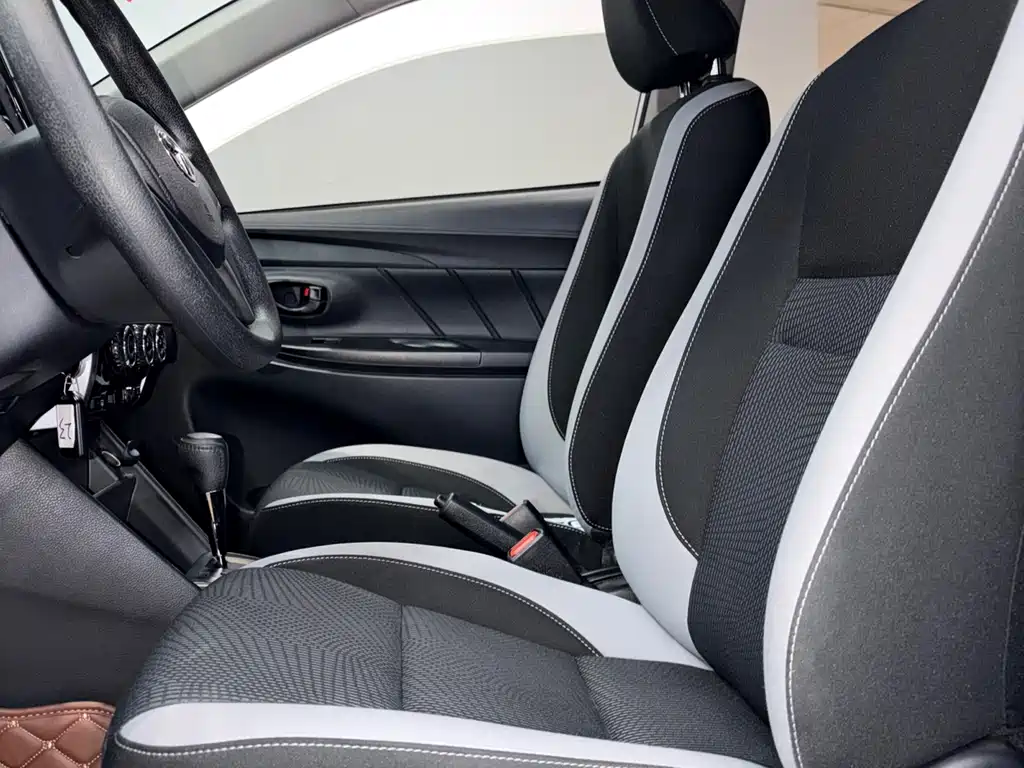 Toyota Yaris L 2020 — фото 10
