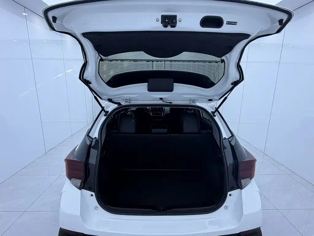 Toyota Yaris L 2022 — фото 14