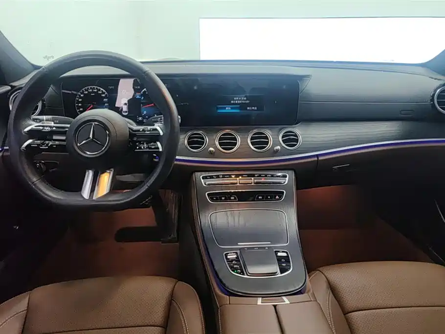 Mercedes-Benz E-Class 2023 — фото 12