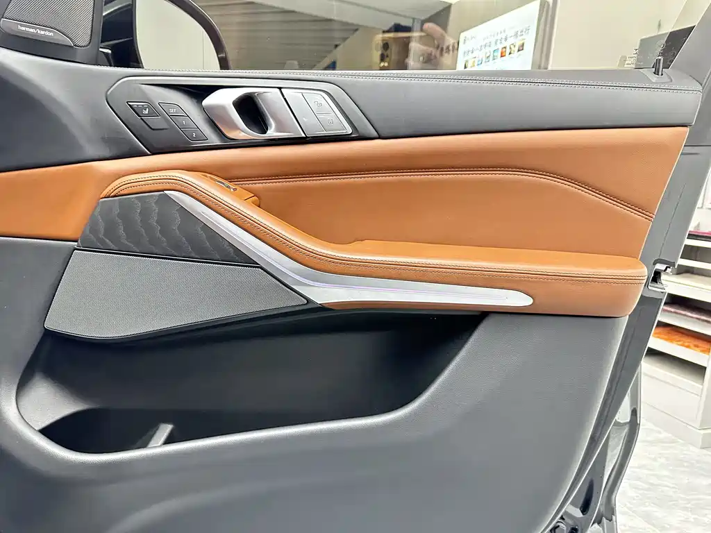 BMW X7 2021 — фото 25