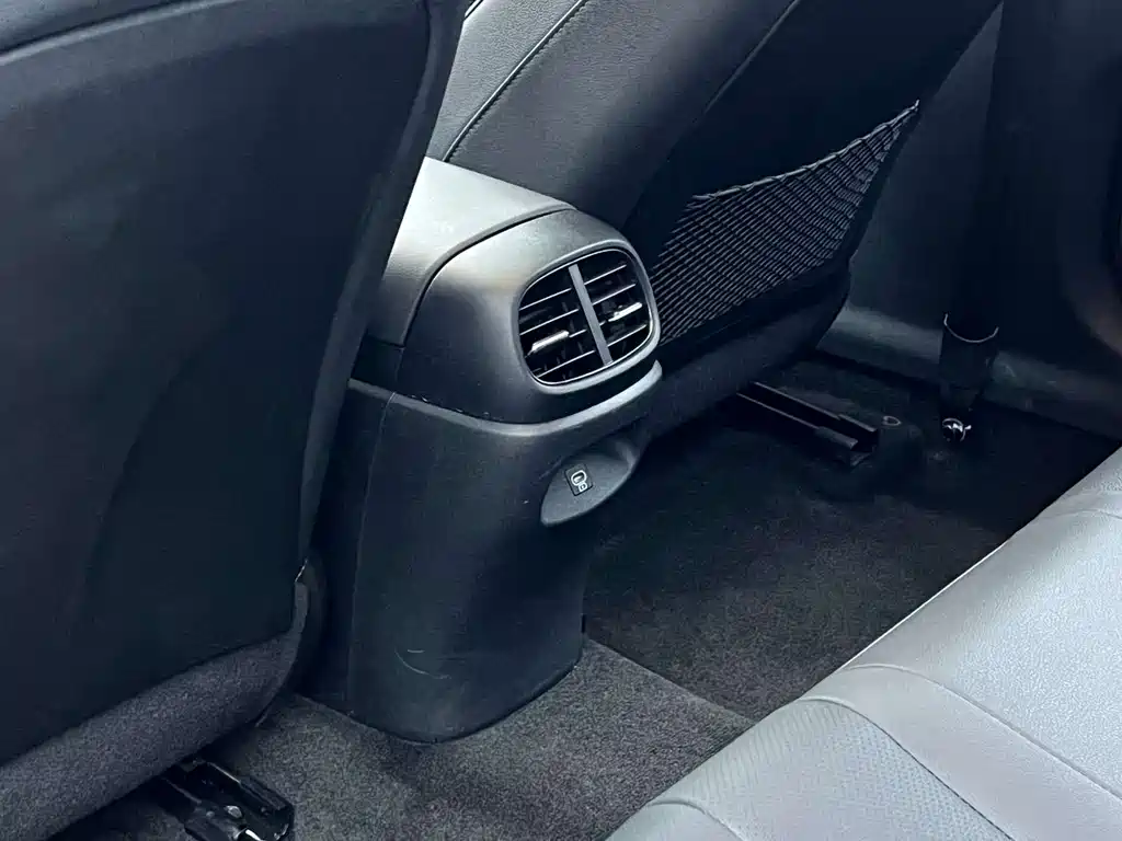 Hyundai Elantra 2023 — фото 19