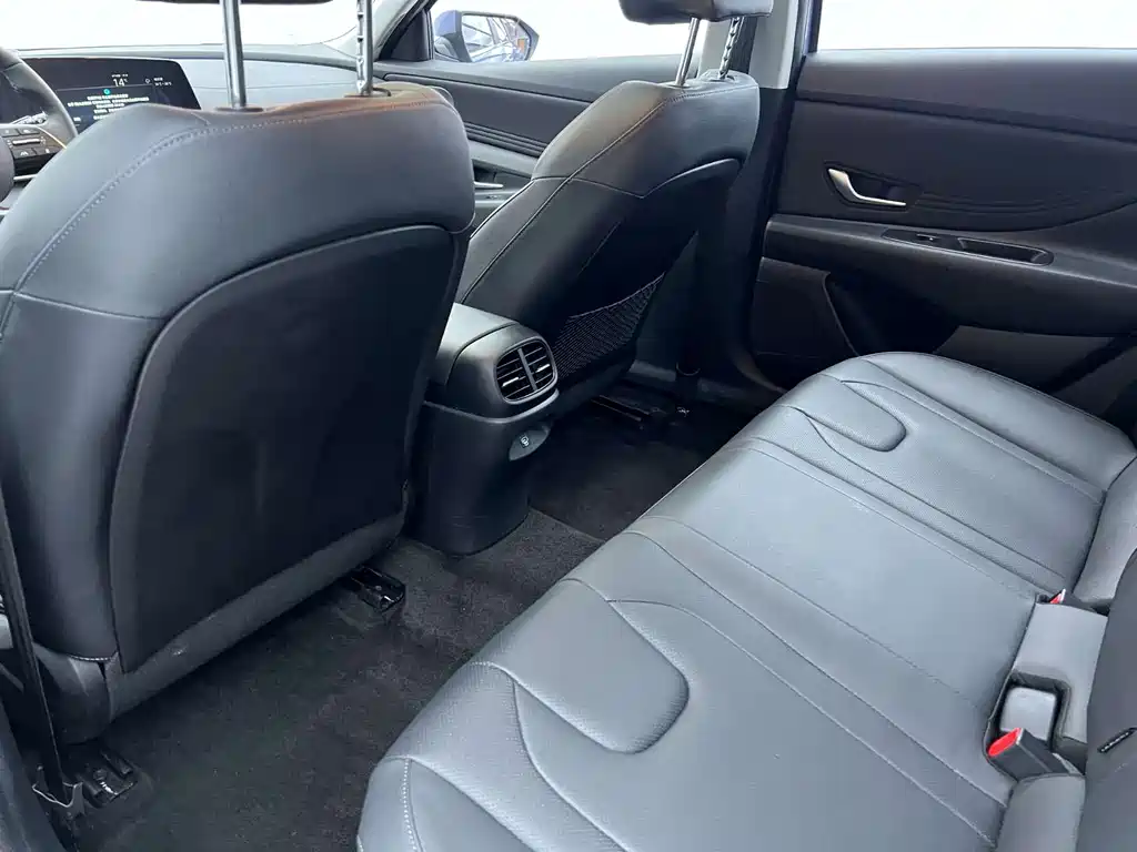 Hyundai Elantra 2023 — фото 20