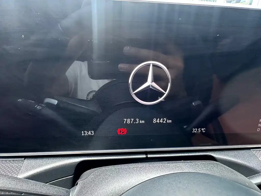 Mercedes-Benz C-Class 2025 — фото 11