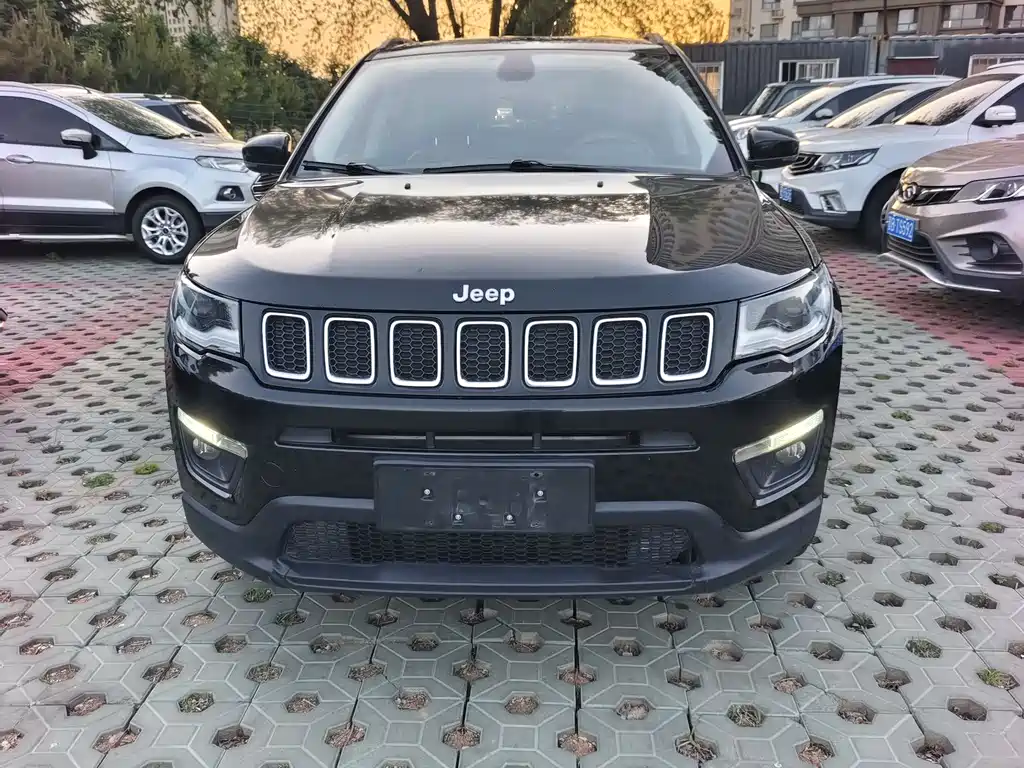 Jeep Compass 2018 — фото 2