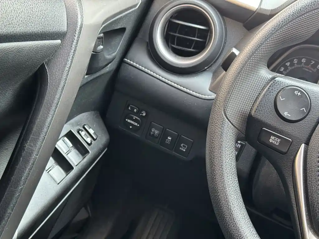 Toyota RAV4 2019 — фото 18