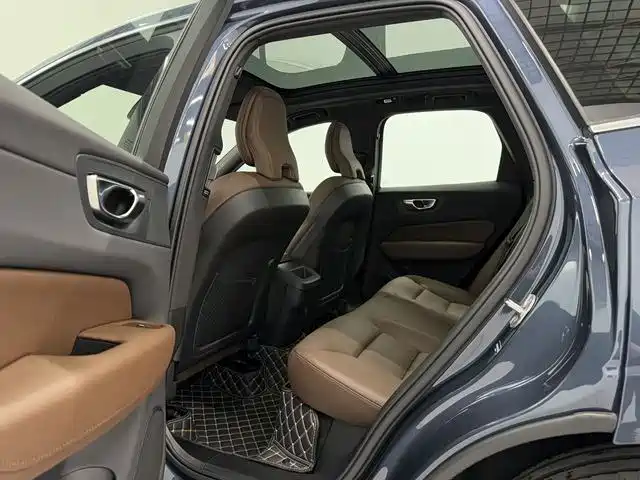 Volvo XC60 2025 — фото 12