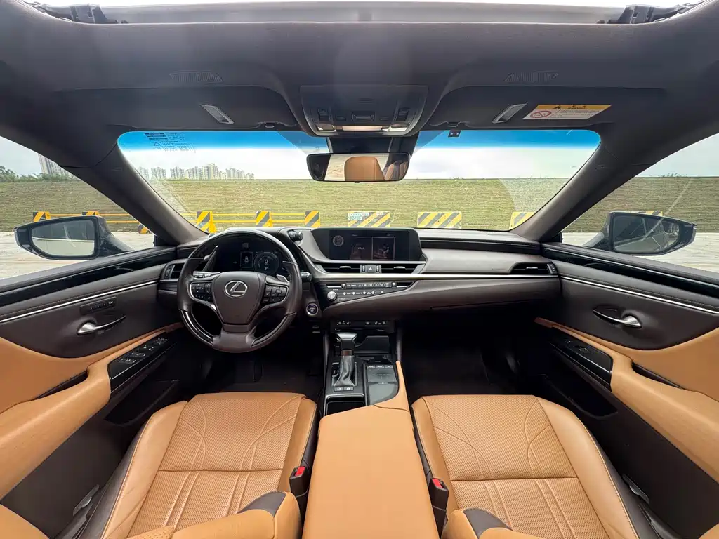 Lexus ES 2021 — фото 10
