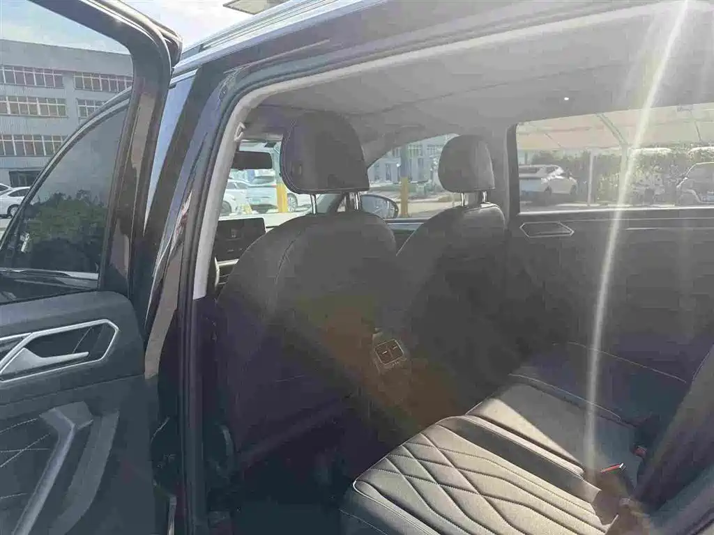 Volkswagen Tiguan L 2025
