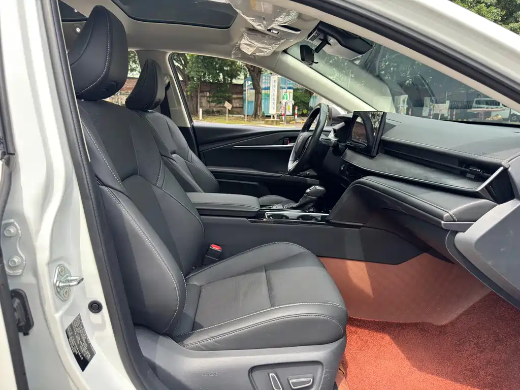 Toyota Camry 2024 — фото 17