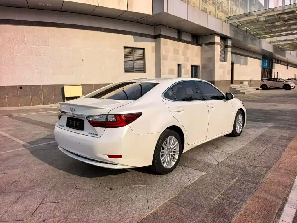 Lexus ES 2017 — фото 4