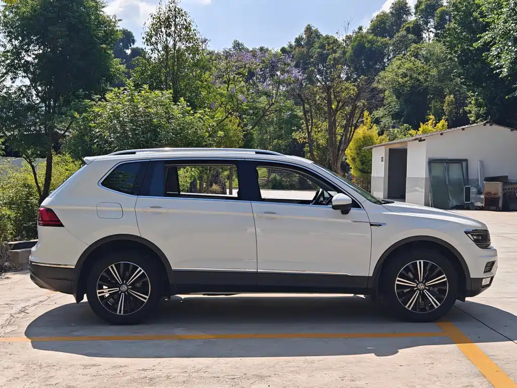 Volkswagen Tiguan L 2017 — фото 4