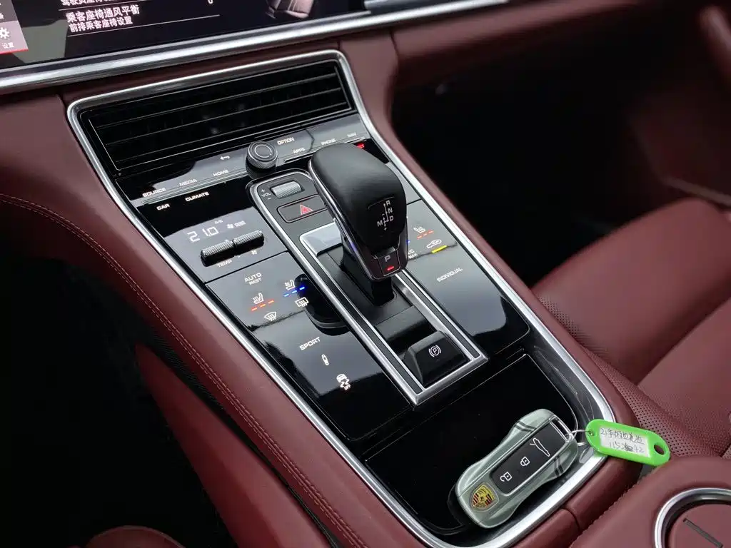 Porsche Panamera 2021 — фото 19