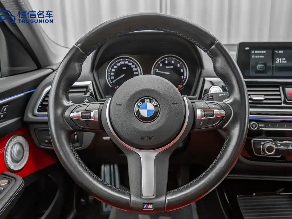 BMW 1 Series 2021 — фото 16