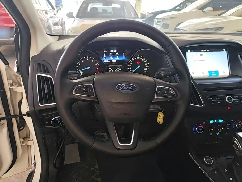Ford Focus 2017 — фото 11