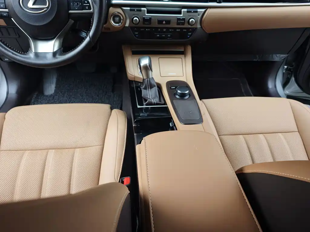 Lexus ES 2016 — фото 14